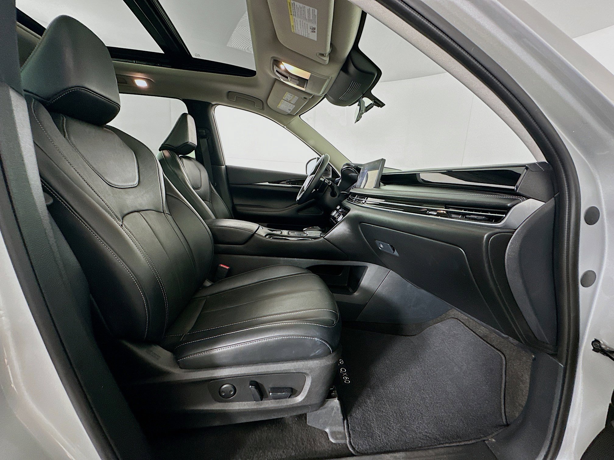 Used 2023 INFINITI QX60 Pure image 33