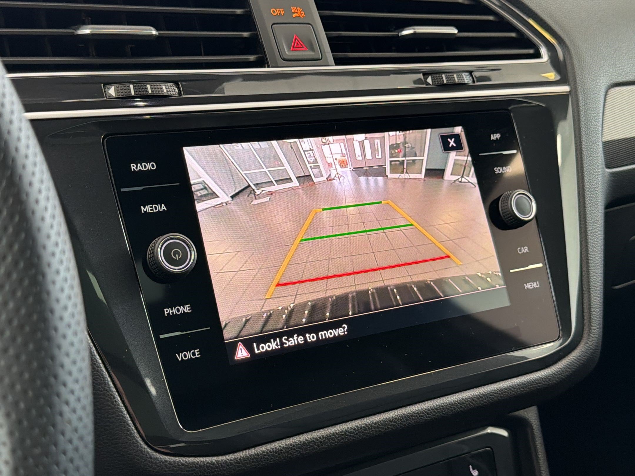 Certified 2024 Volkswagen Tiguan SE R-Line AWD/4WD image 25