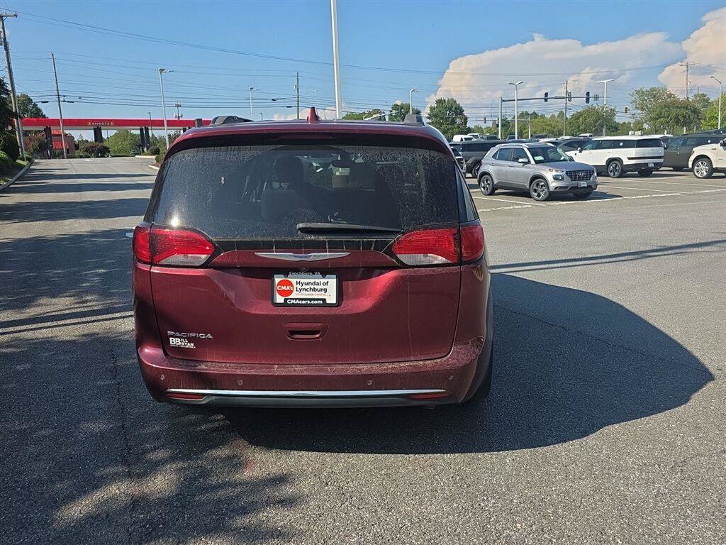 Used 2018 Chrysler Pacifica Touring Plus FWD image 7