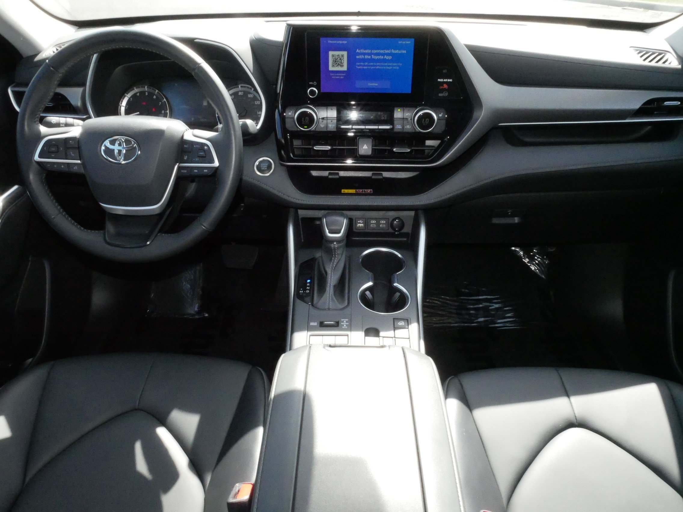 Used 2025 Toyota Highlander XLE AWD/4WD image 10