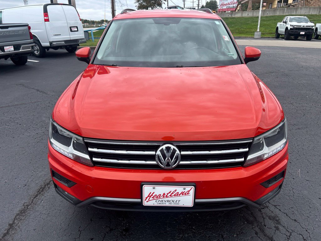 Used 2018 Volkswagen Tiguan SE AWD/4WD image 2