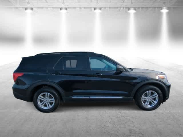 Used 2023 Ford Explorer XLT AWD/4WD image 9