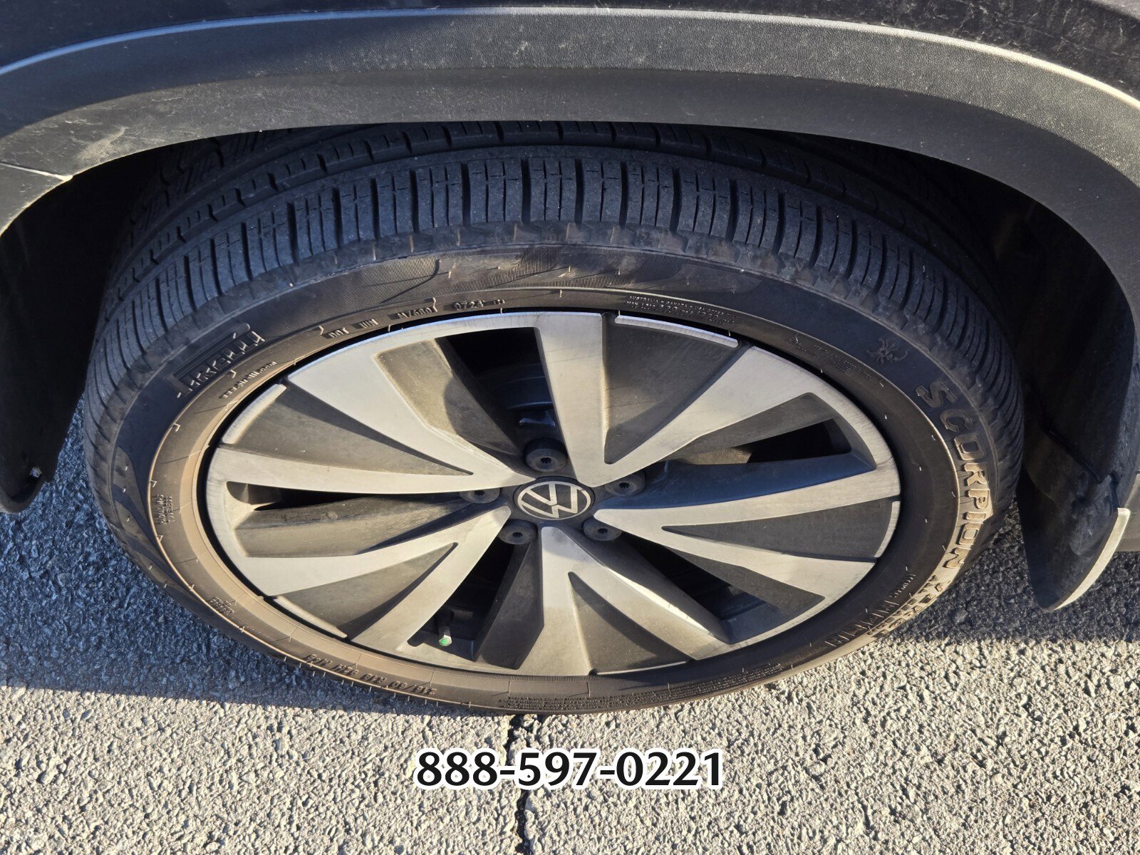 Used 2024 Volkswagen Taos SE w/ Panoramic Sunroof Package image 9