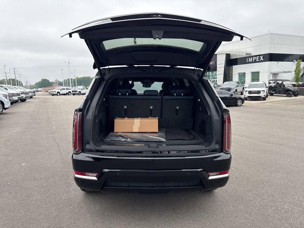 Used 2025 Cadillac Escalade IQ Luxury 2 w/ LPO, Premium Carpet Package AWD/4WD image 31