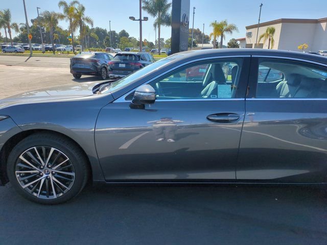 Used 2025 Lexus ES 300h w/ Premium Package image 15