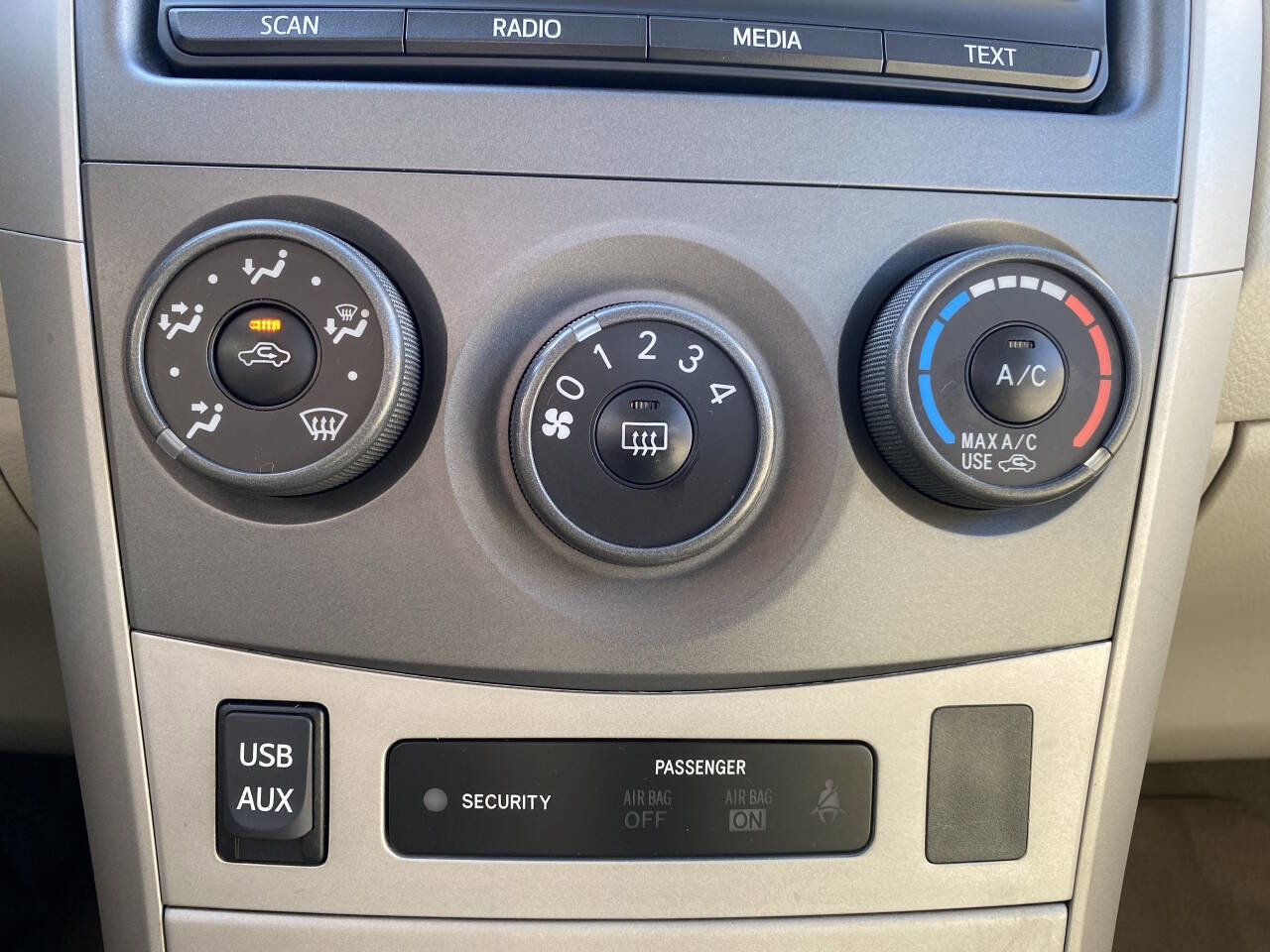 Used 2012 Toyota Corolla LE image 29