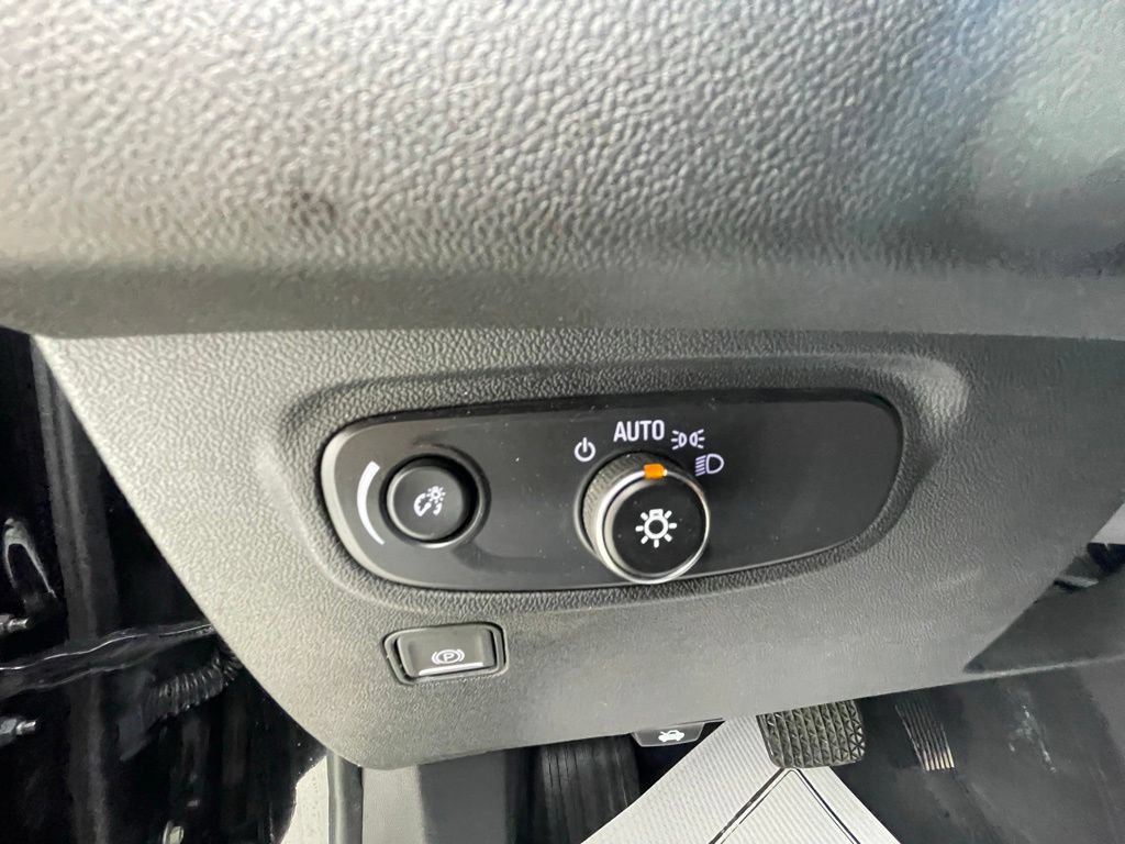 Used 2024 GMC Terrain SLE AWD/4WD image 13