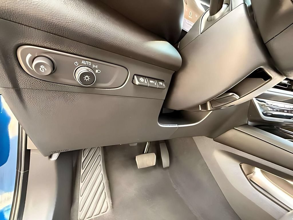 Used 2023 Buick Envision Avenir AWD/4WD image 14