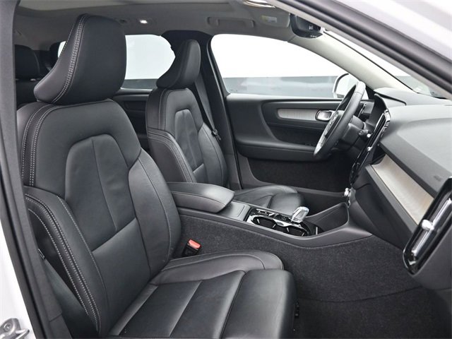 Used 2024 Volvo XC40 B5 Plus w/ Protection Package Premier image 32