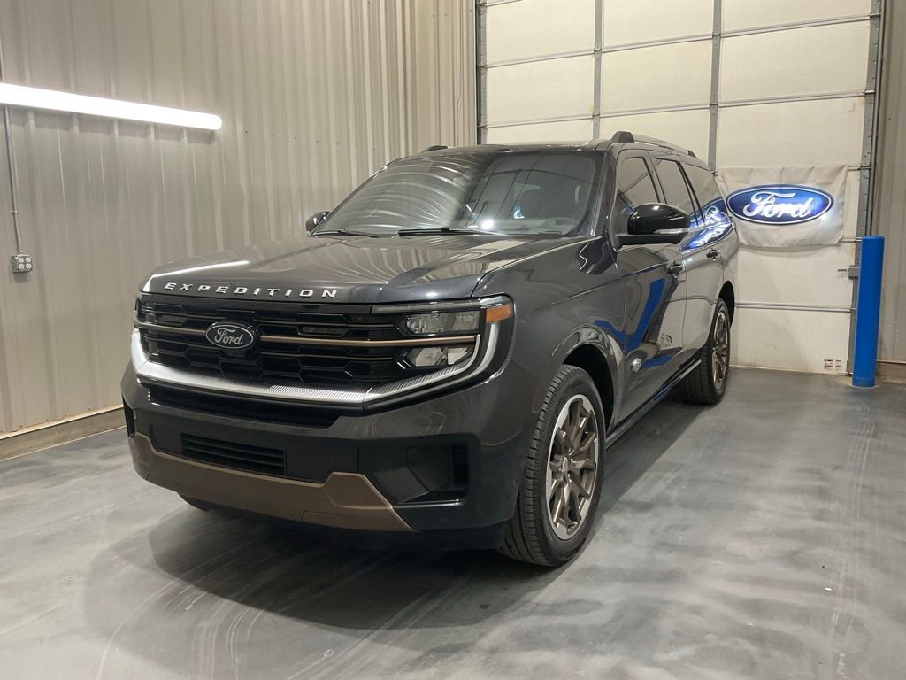 Used 2025 Ford Expedition King Ranch image 3