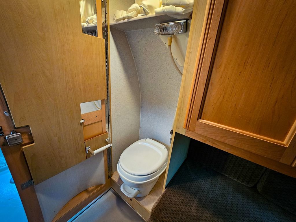 Used 2006 Chevrolet Express 3500 Extended w/ Power and Light Package image 41