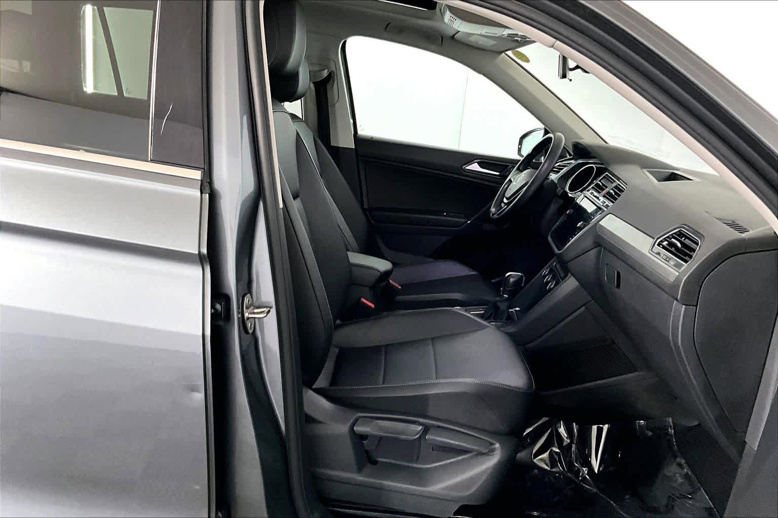 Used 2018 Volkswagen Tiguan SEL AWD/4WD image 8