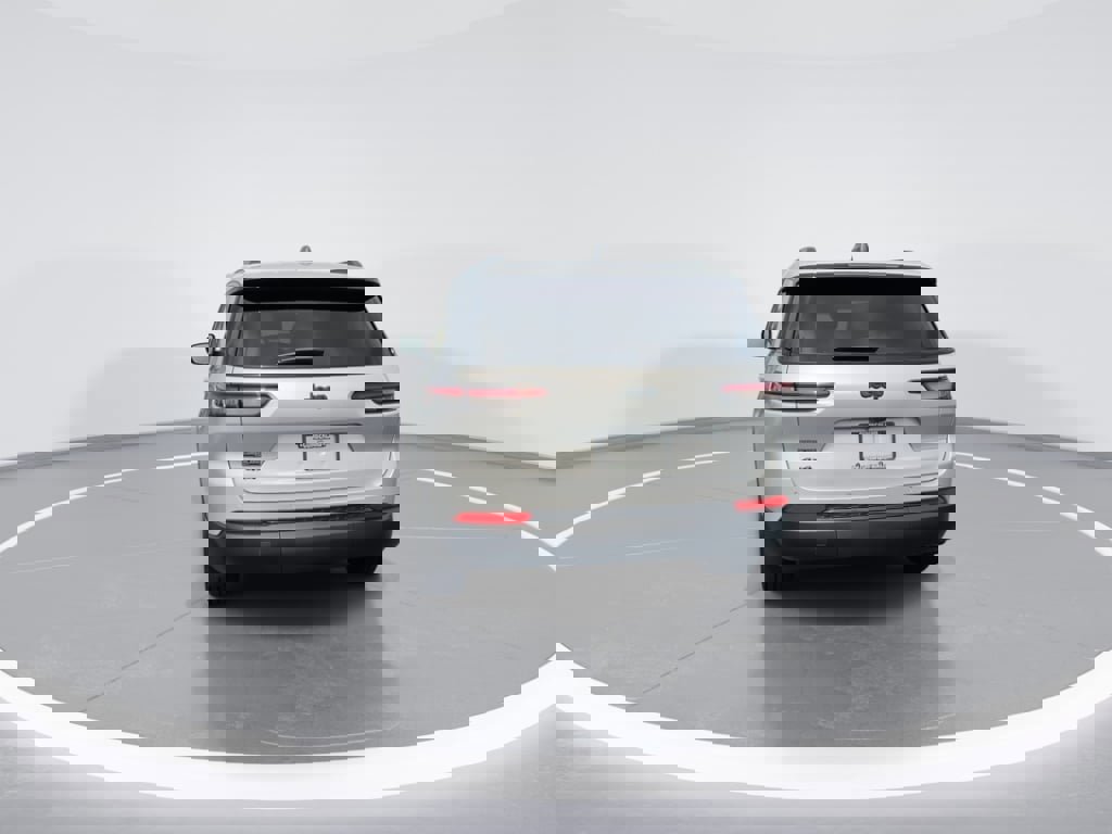 New 2025 Jeep Grand Cherokee L Laredo image 8