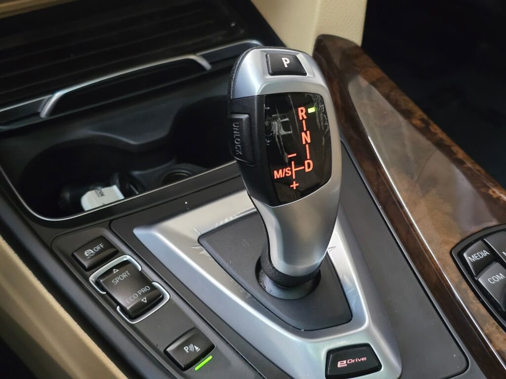 Used 2017 BMW 330e image 35