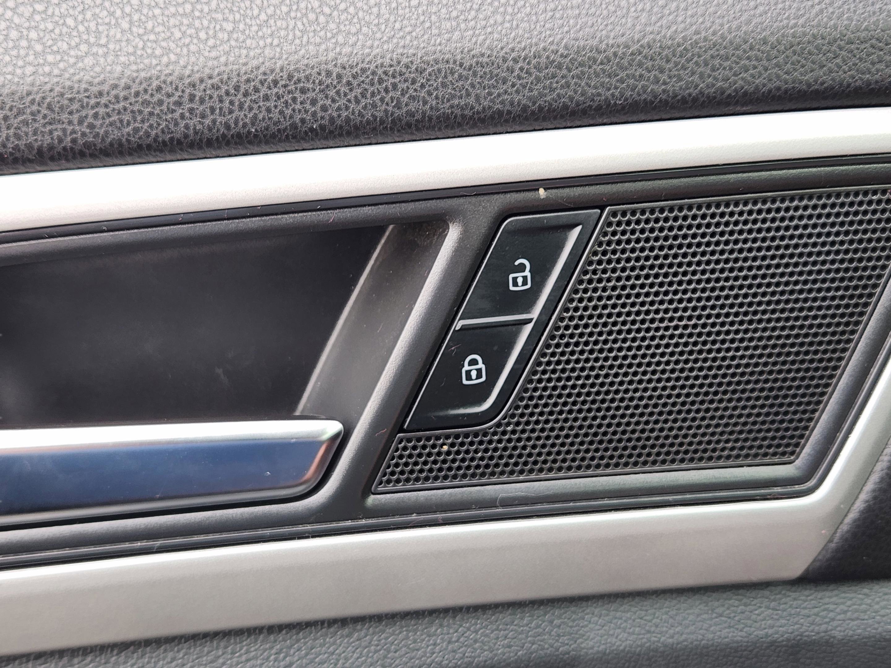 Used 2023 Volkswagen Atlas SEL R-Line image 19