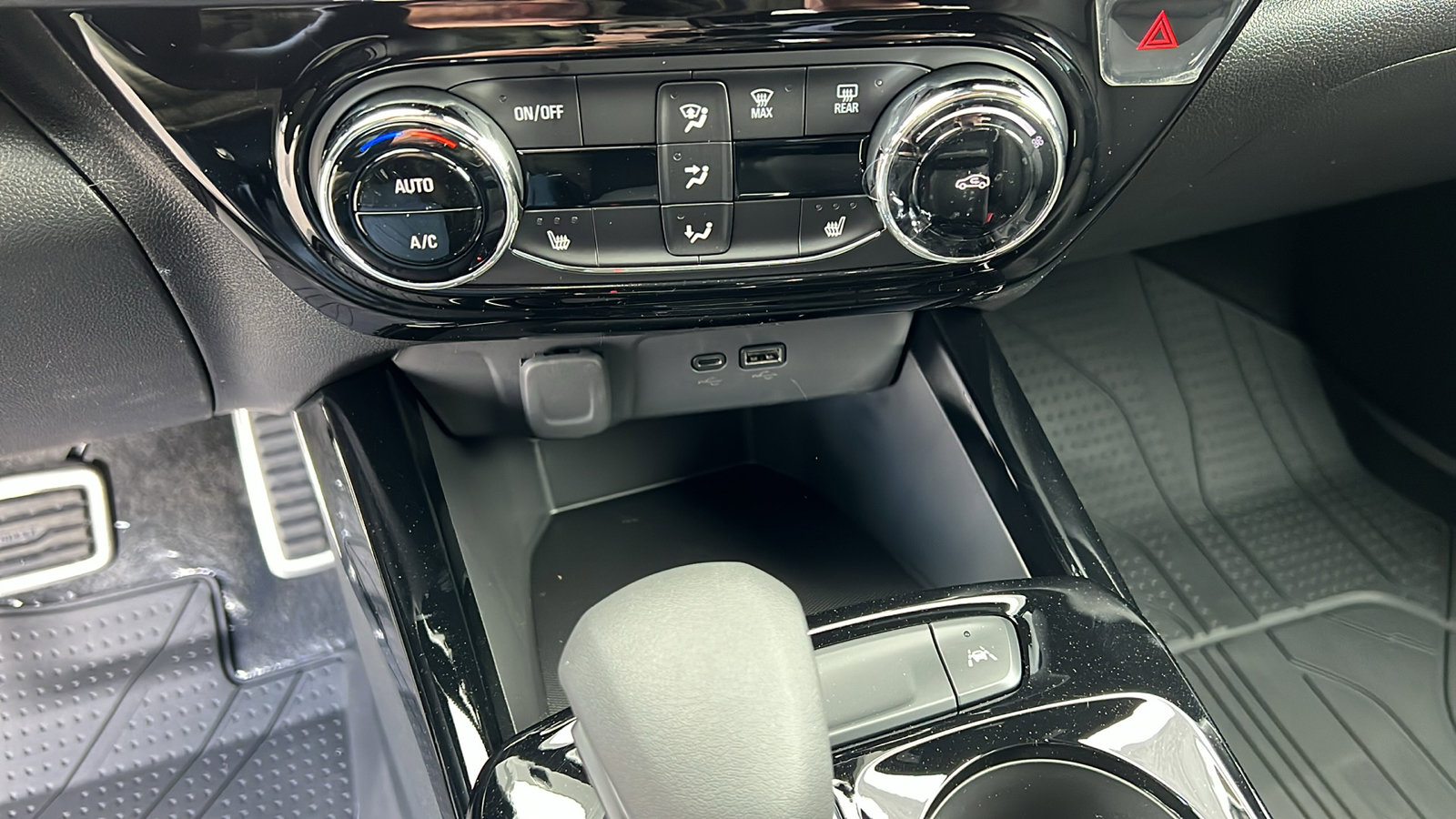 New 2025 Chevrolet Trax RS w/ Driver Confidence Package image 21