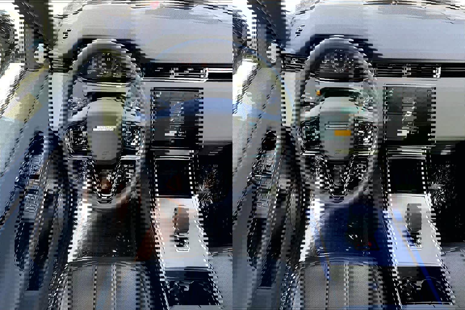 Used 2024 Land Rover Range Rover Evoque Dynamic SE image 9