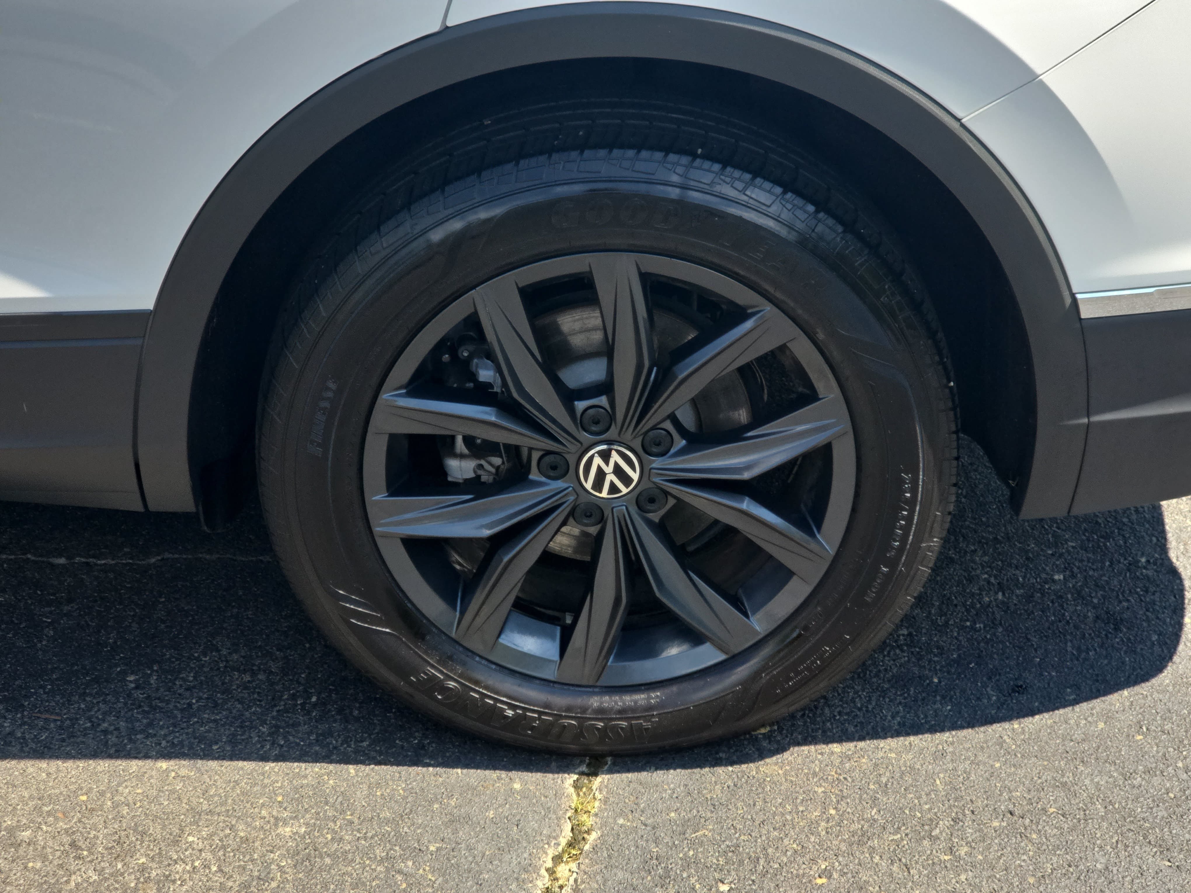 Certified 2024 Volkswagen Tiguan SE AWD/4WD image 34