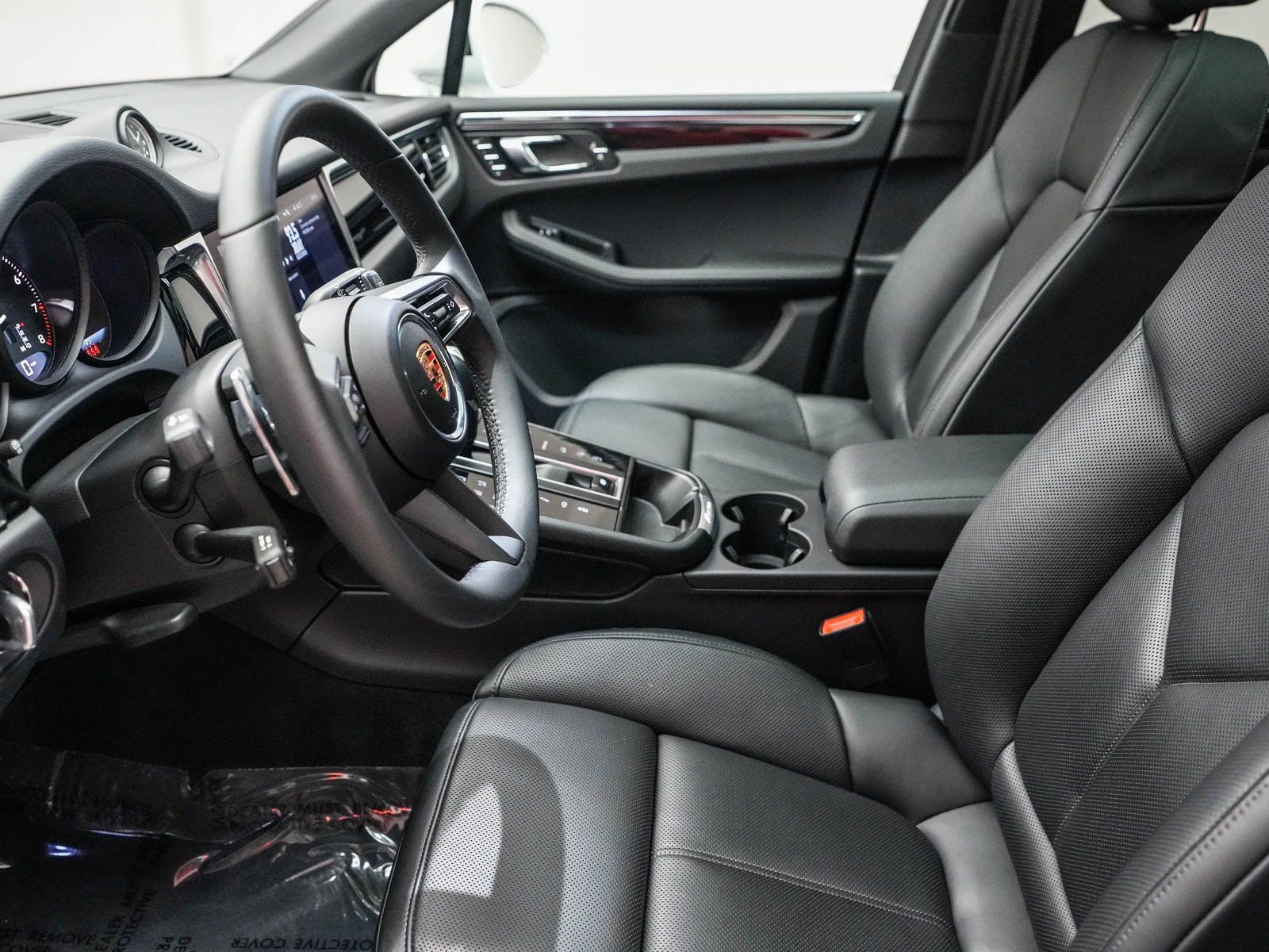 Certified 2025 Porsche Macan image 22