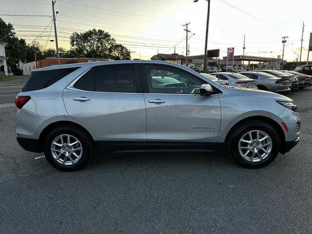 Used 2022 Chevrolet Equinox LT w/ Driver Convenience Package image 4