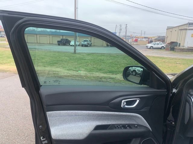 Used 2025 Jeep Compass Sport image 10