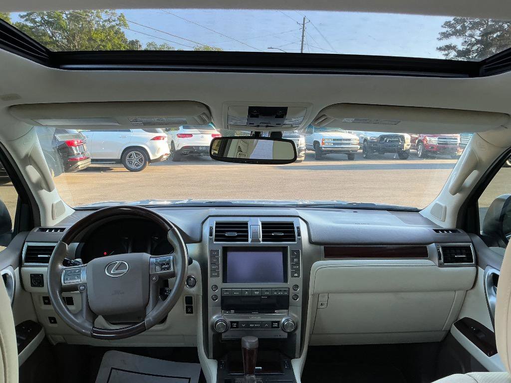 Used 2019 Lexus GX 460 Premium w/ Premium Package AWD/4WD image 12