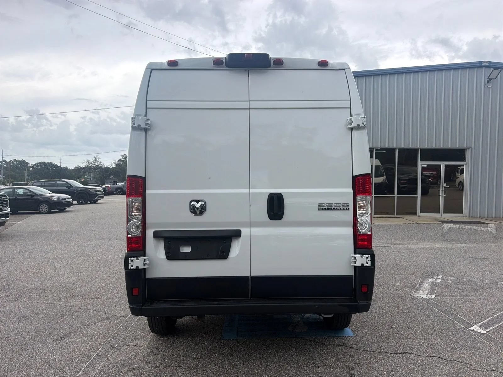 Used 2025 RAM ProMaster 2500 w/ Convenience Group FWD image 8