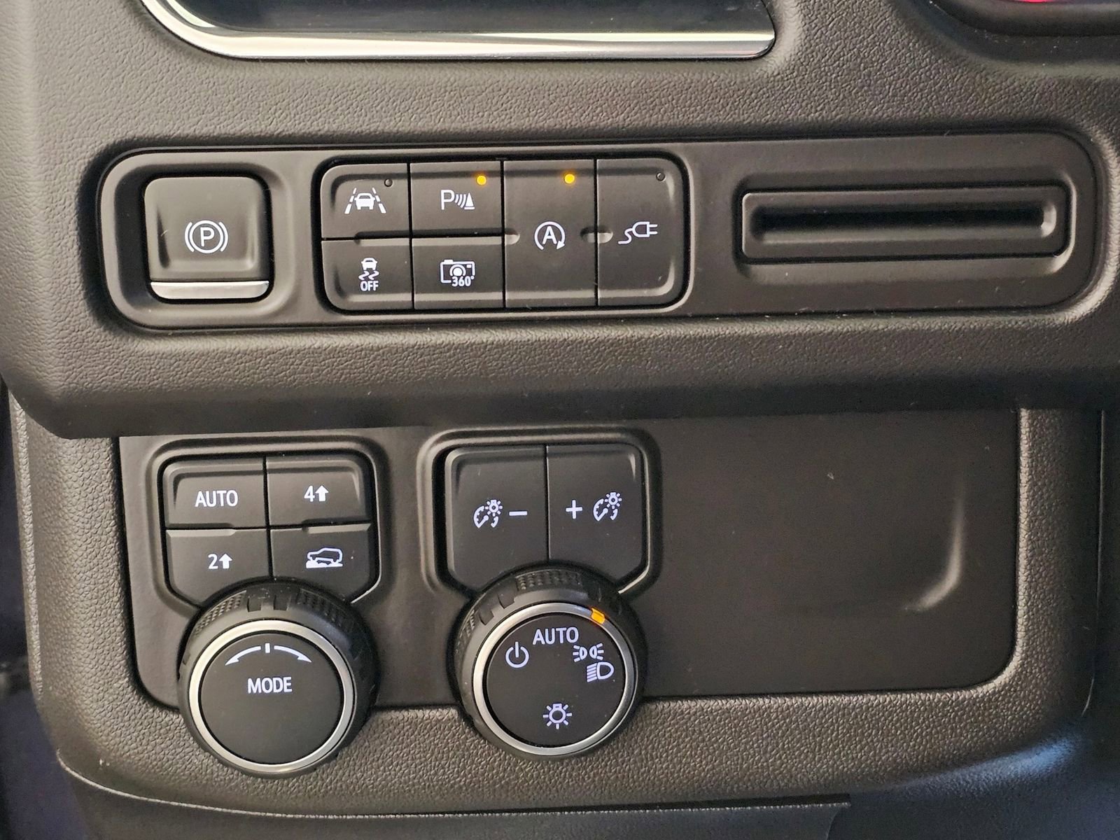 Used 2022 Chevrolet Suburban RST w/ Sport Performance Package image 23