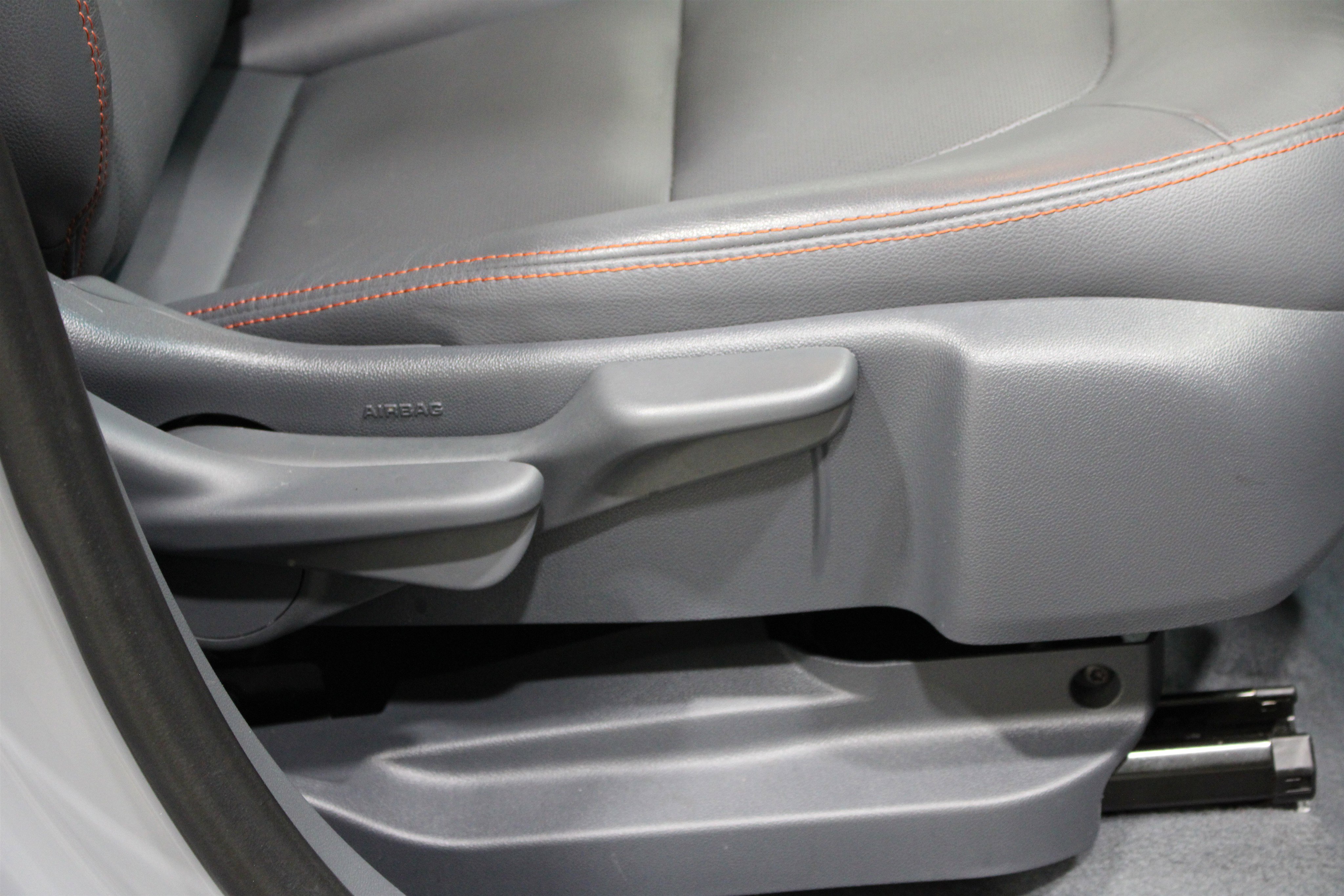 Used 2020 Chevrolet Bolt Premier w/ Infotainment Package FWD image 25