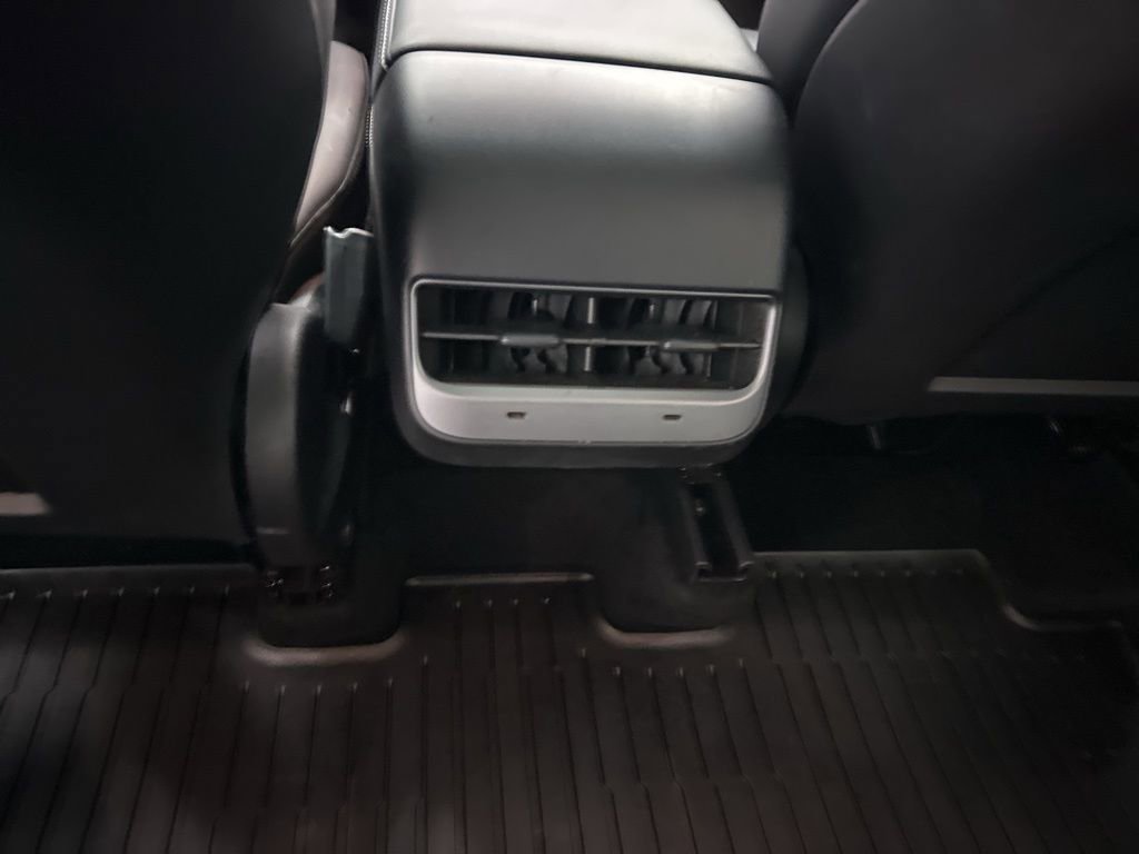 Used 2023 Tesla Model Y Long Range image 19