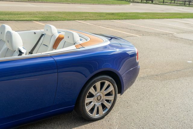 Used 2017 Rolls-Royce Dawn image 40
