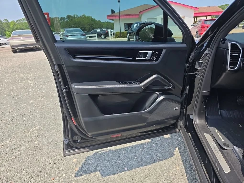 Used 2020 Porsche Cayenne AWD/4WD image 42