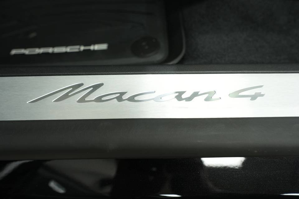 New 2026 Porsche Macan 4 Electric AWD/4WD image 32