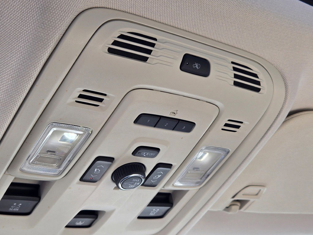 Used 2021 GMC Yukon Denali w/ Denali Premium Package image 32