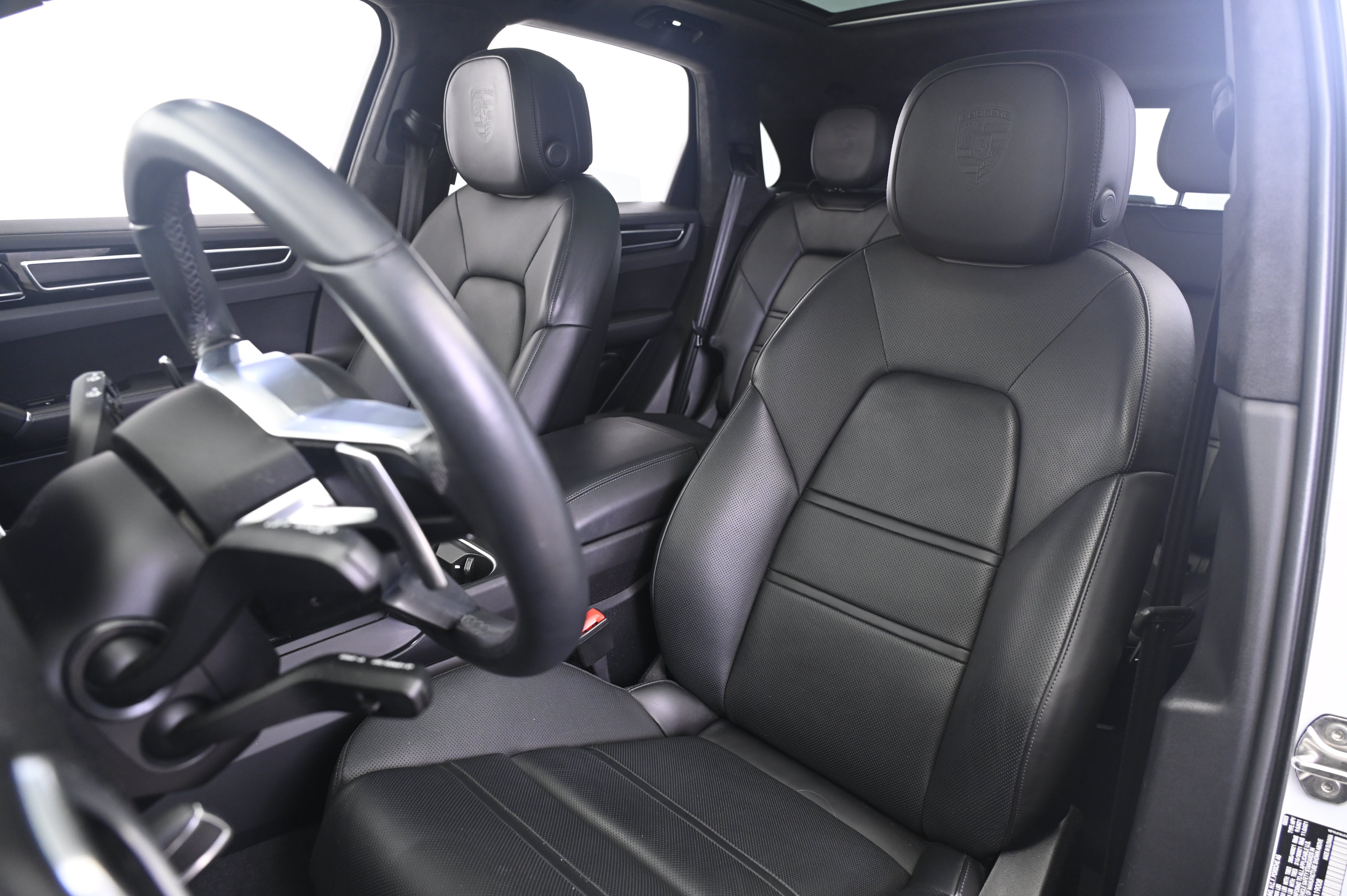 Certified 2023 Porsche Cayenne GTS AWD/4WD image 5