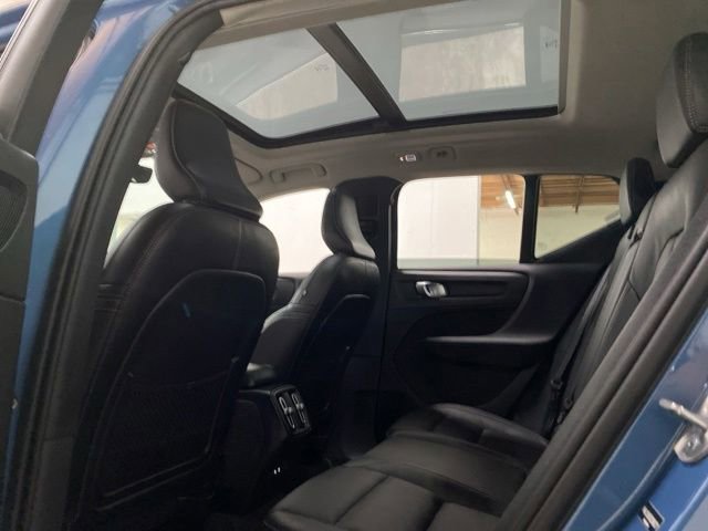 Used 2025 Volvo XC40 B5 Plus AWD/4WD image 30