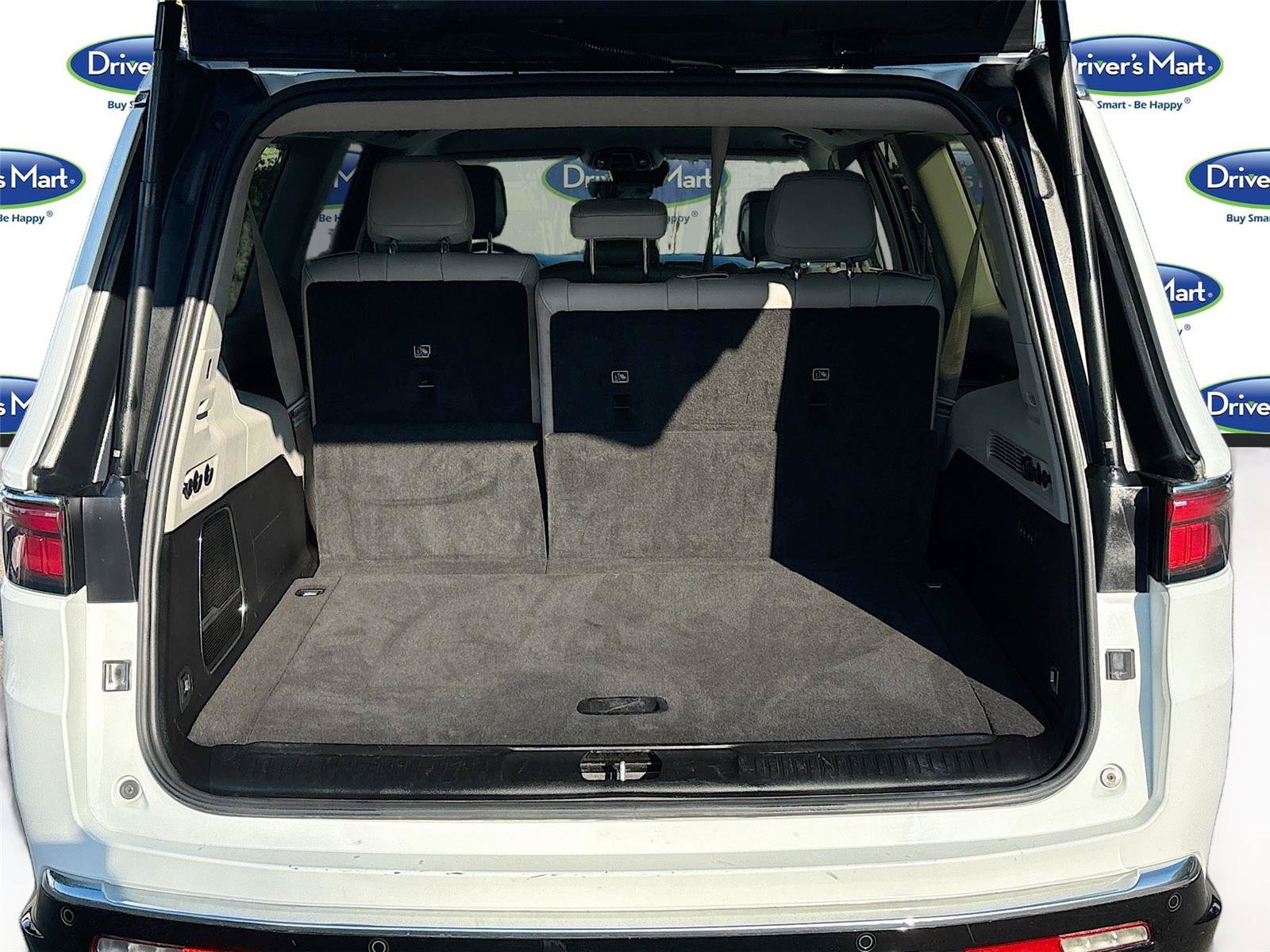 Used 2024 Jeep Wagoneer L Series II RWD image 27