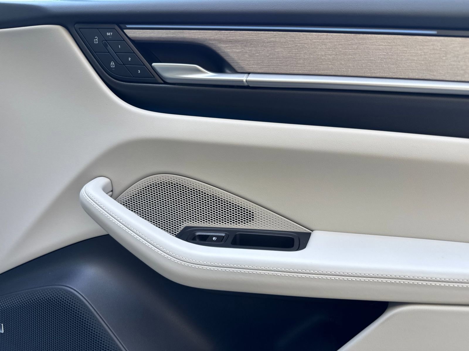 Used 2025 Porsche Macan 4 Electric image 20