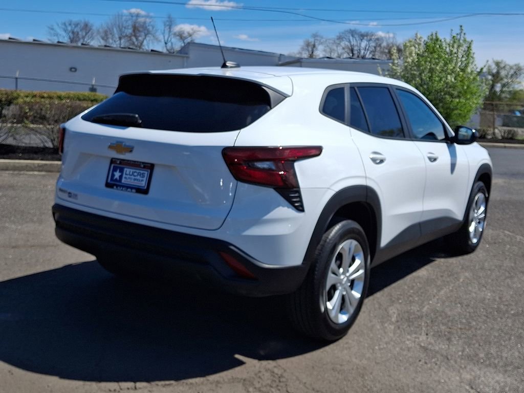 Used 2024 Chevrolet Trax LS image 11