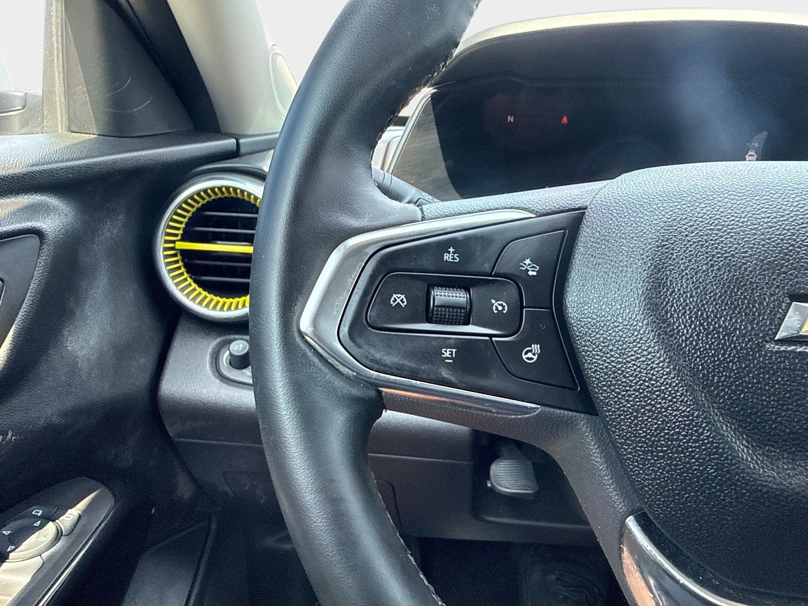 Used 2024 Chevrolet Trax LT w/ Driver Confidence Package image 25