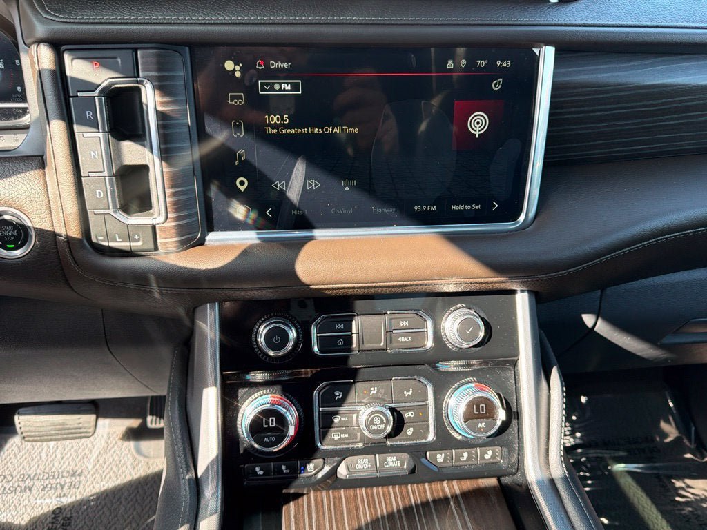 Used 2024 GMC Yukon Denali w/ Advanced Technology Package AWD/4WD image 21