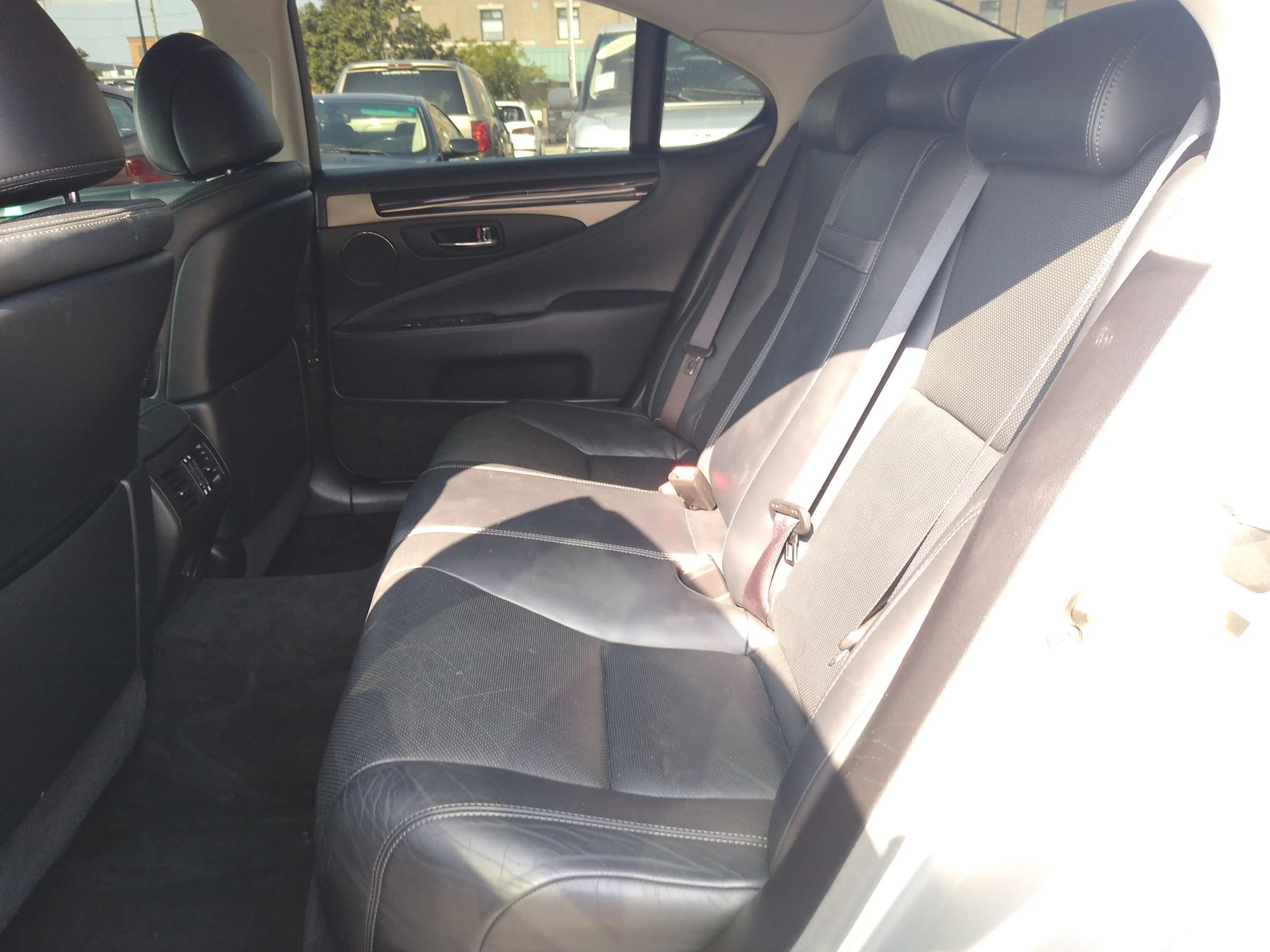 Used 2014 Lexus LS 460 AWD w/ Comfort Package image 12