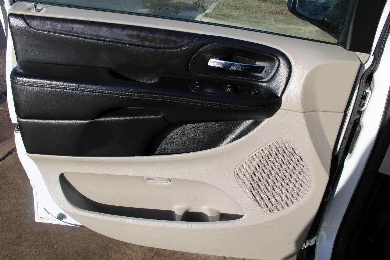 Used 2015 RAM C/V Tradesman image 9