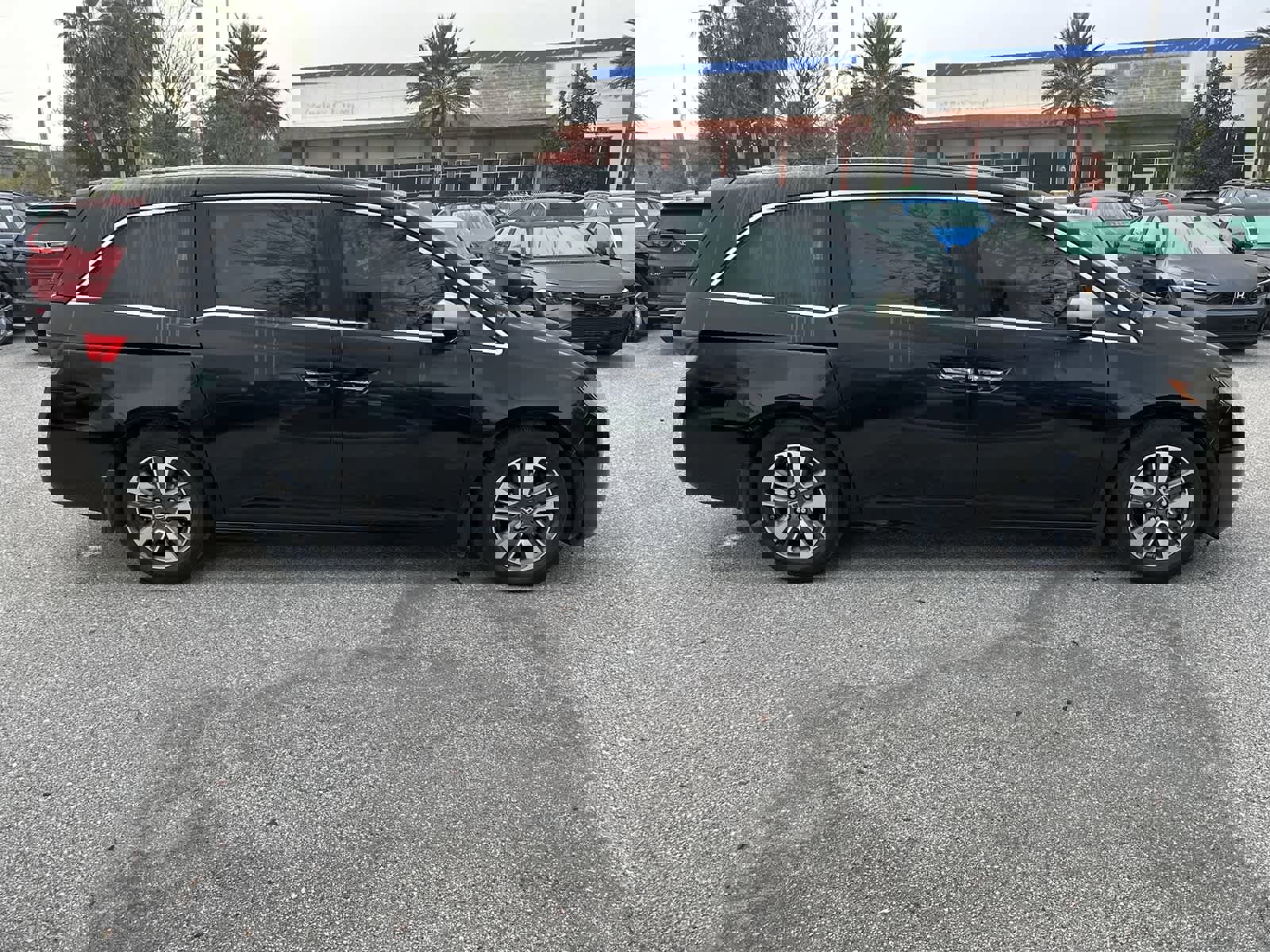 Used 2015 Honda Odyssey Touring Elite image 7