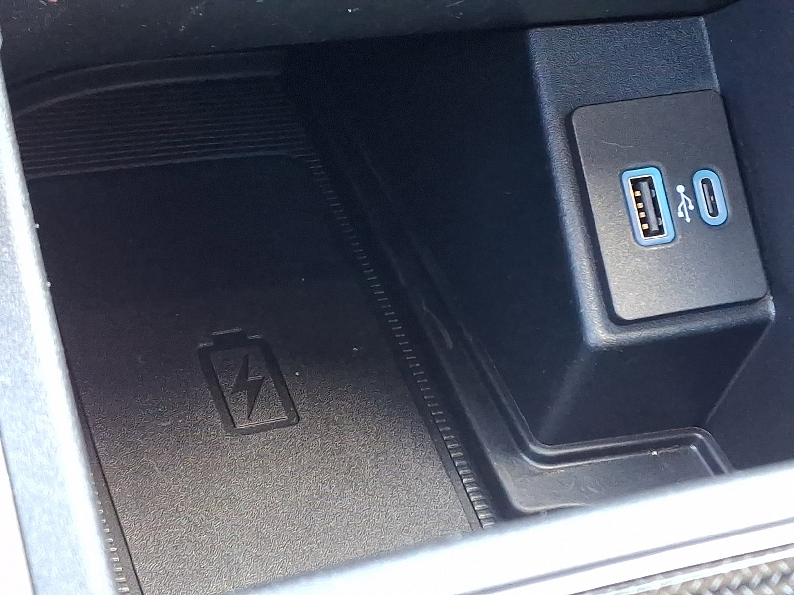 Used 2021 Ford Edge ST-Line w/ Class II Trailer Tow Package image 24