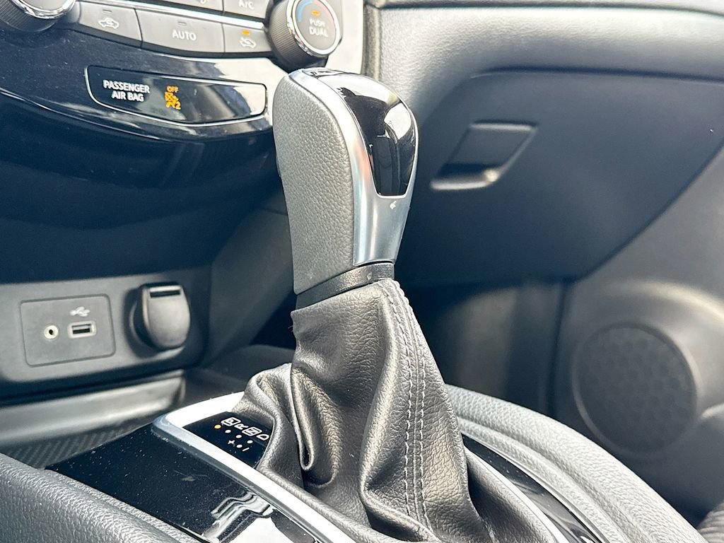 Used 2020 Nissan Rogue SV image 15