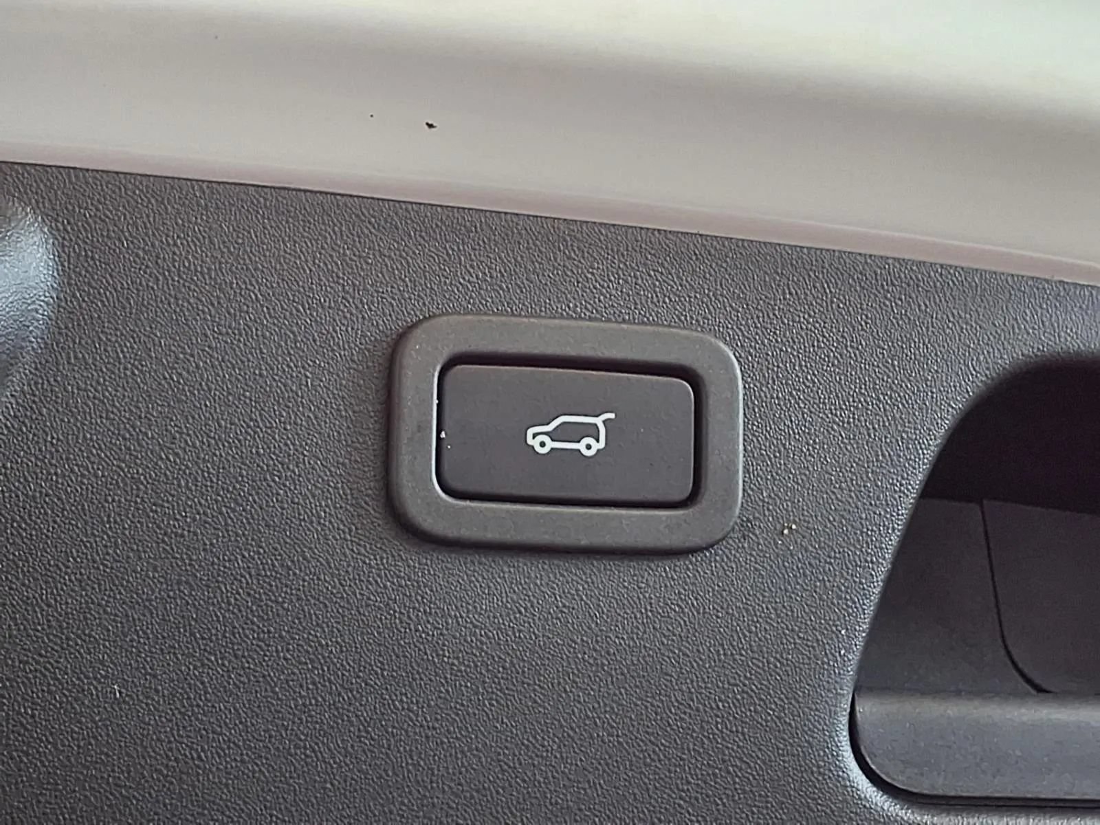 Used 2020 Jaguar E-PACE SE AWD/4WD image 6