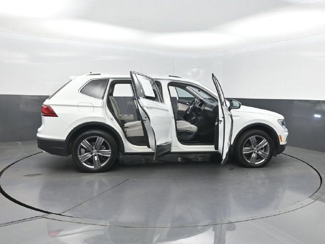 Used 2021 Volkswagen Tiguan SEL AWD/4WD image 38