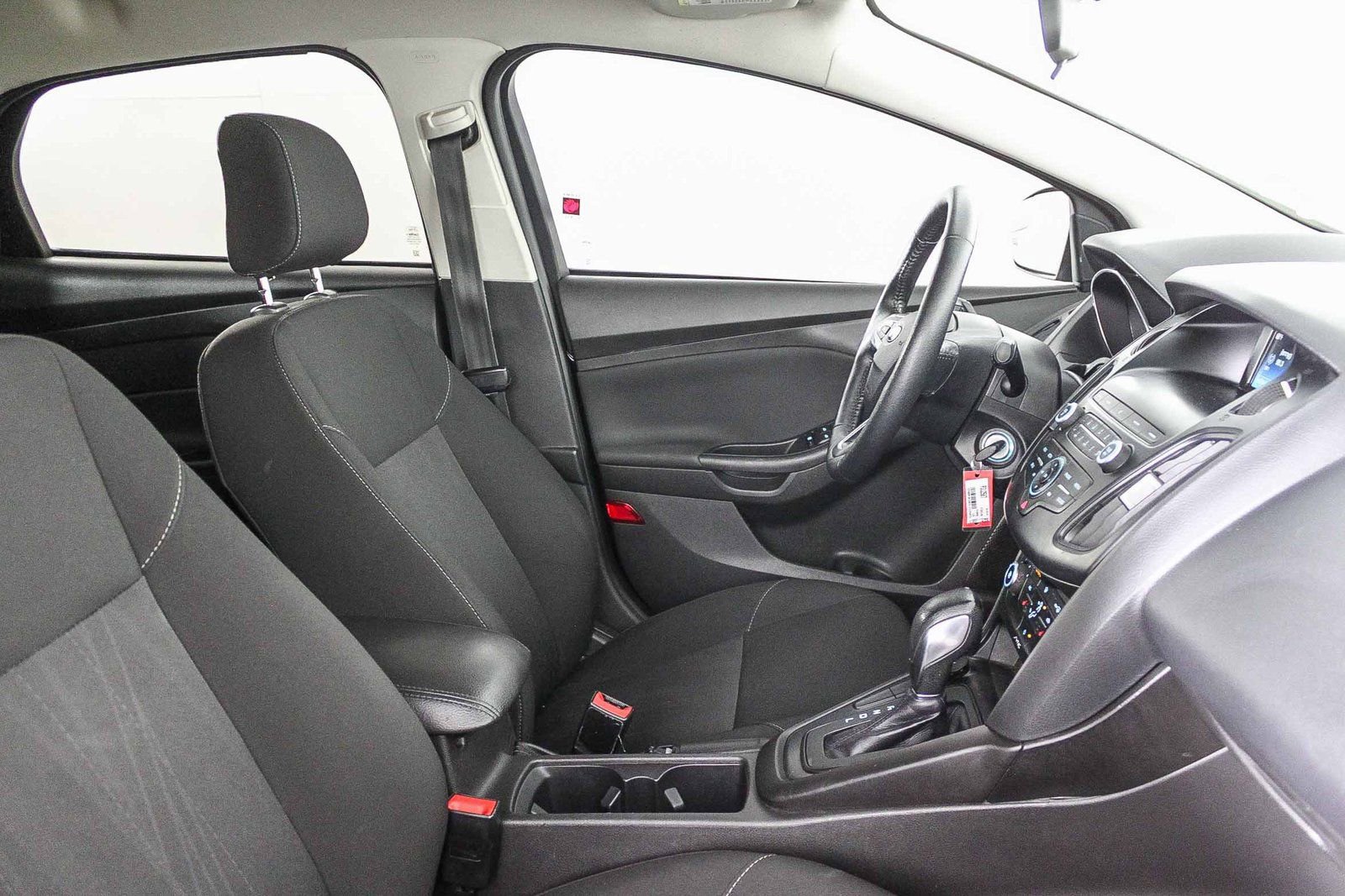 Used 2018 Ford Focus SE w/ Cold Weather Package image 17