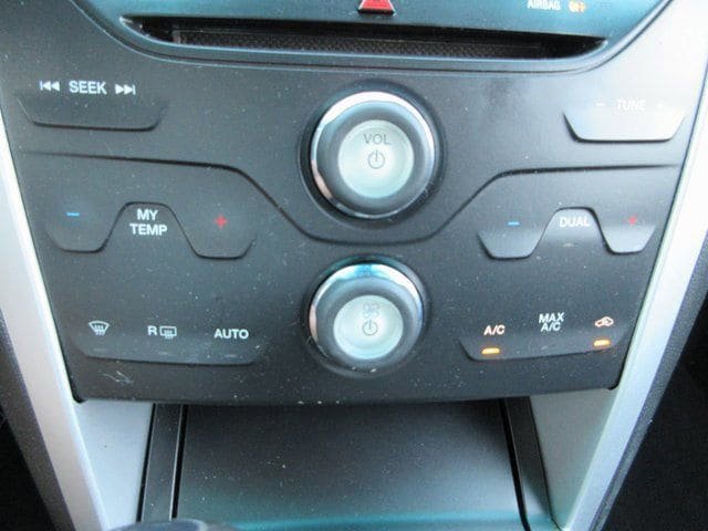 Used 2015 Ford Explorer XLT w/ Equipment Group 202A AWD/4WD image 16